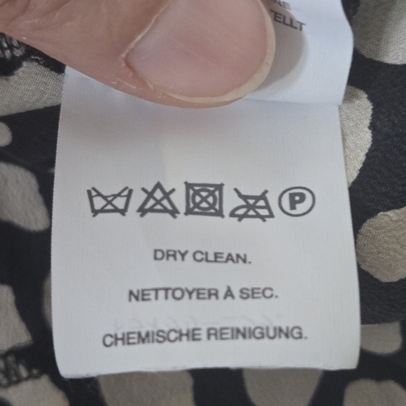 J Crew 100% Silk Waist Tie Front Blouse Top Black & White Pebble Print size 2 - Picture 13 of 14